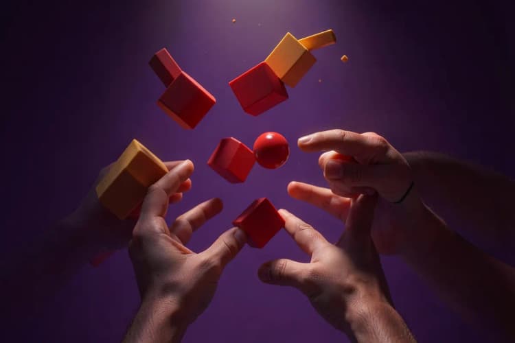 Pessoa tentando equilibrar vários objetos que caem, simbolizando as dificuldades de gerenciar uma presença online.