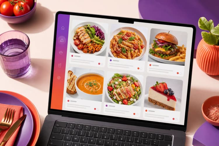 Um close-up de um cardápio online bem organizado em um laptop, com fotos nítidas de pratos e descrições claras.